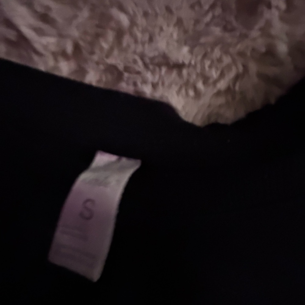 This is a black sweater. no hoodie. only wore once.